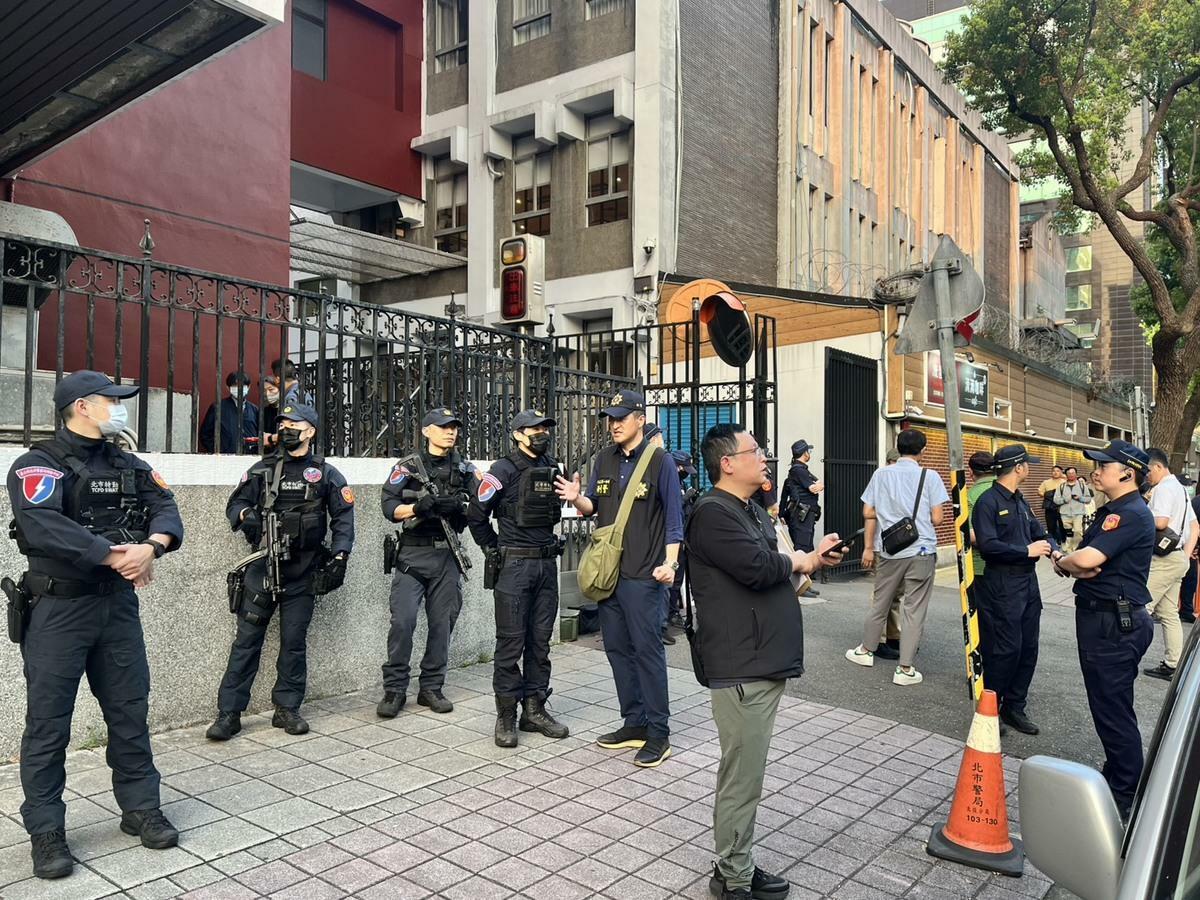 《Newtalk新聞》獨家直擊，台北市特勤中心已派員進駐立院，慎防幫派暴力滋事。 圖：金大鈞/攝