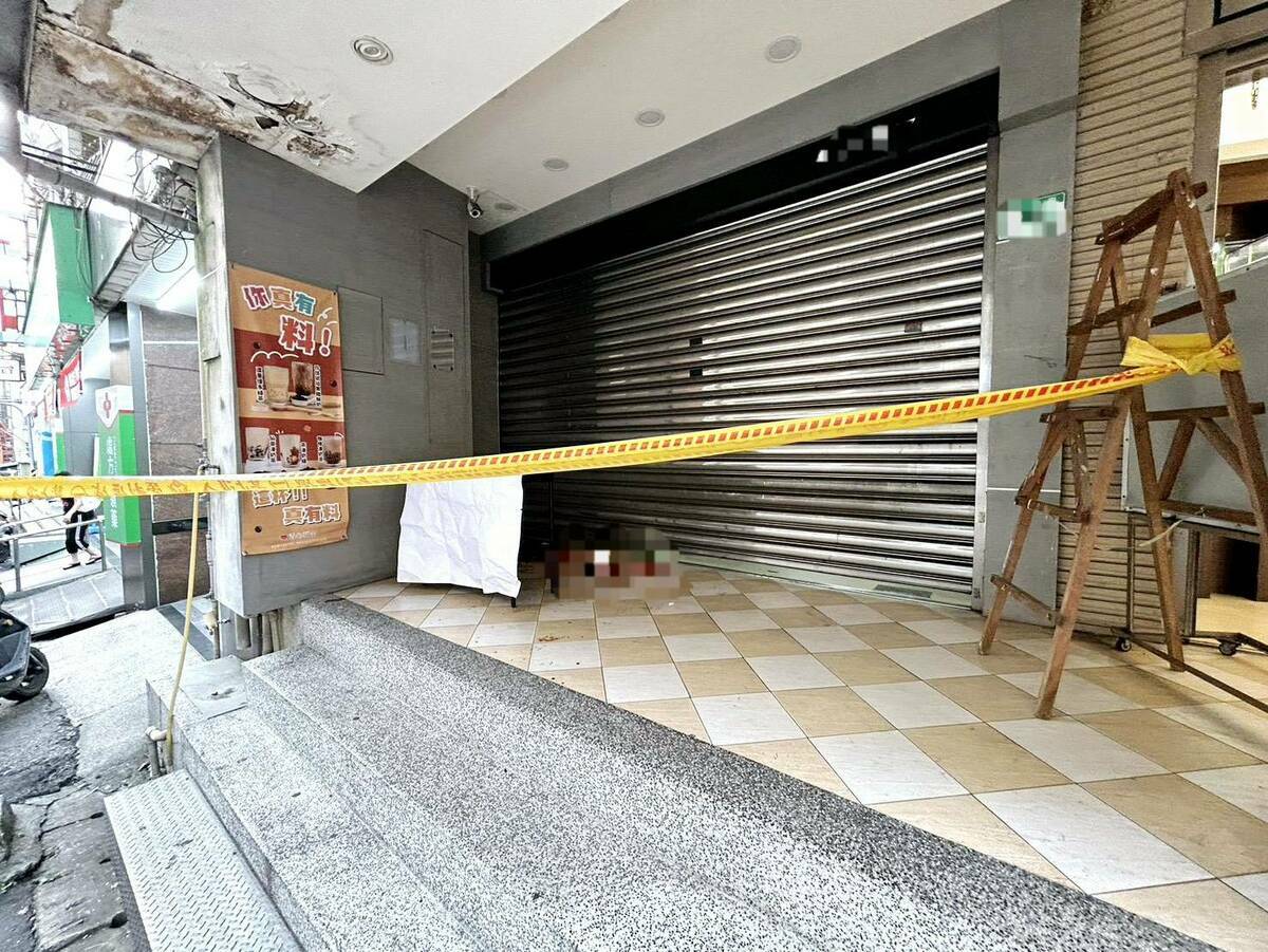 桃園區寶山街今下午發生情殺案，姜姓男子疑似求愛不成，持刀猛刺女同事後再自戕，雙雙送醫搶救中。 圖：林昀真/翻攝