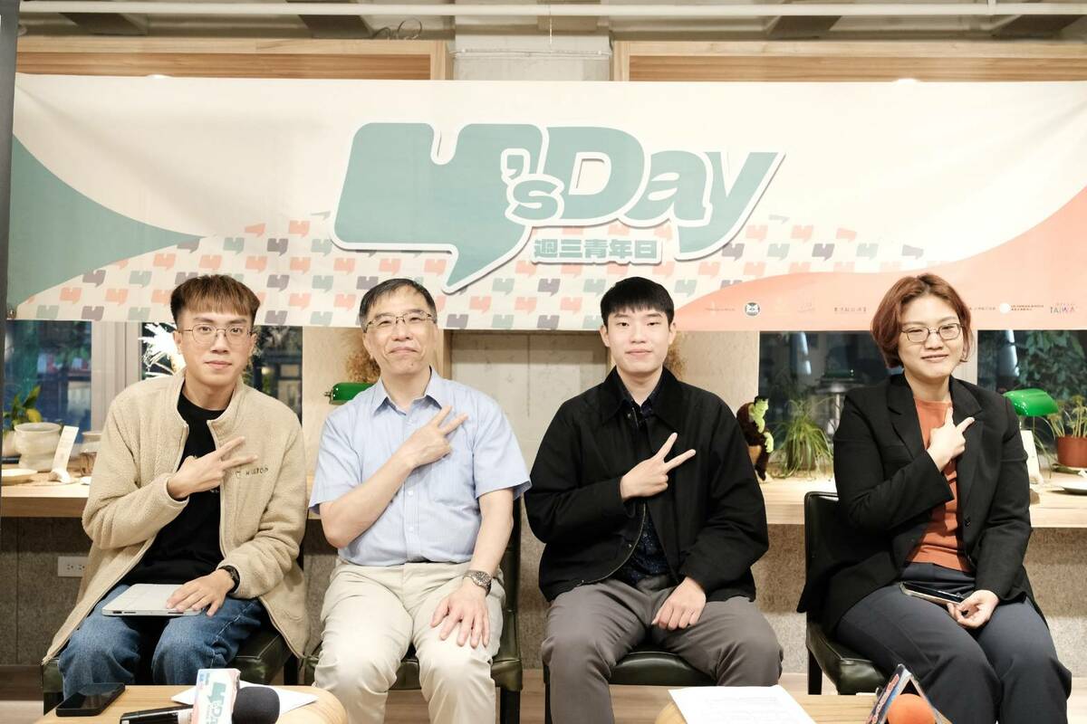 Y’s Day「週三青年日」26日晚上舉辦第98場「時代在變，青年在拼！從青年參與到《青年基本法》的未來想像」。舞台上從左到右為蔡其曄、陳俐甫、林思愷、郭玫岑。 圖：Y’s Day週三青年日提供