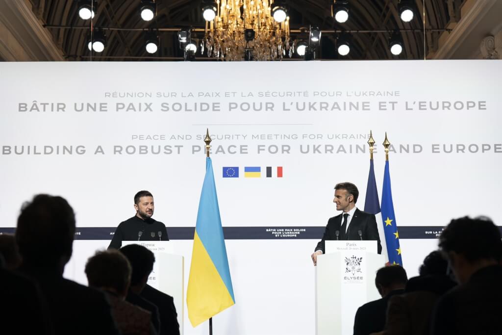 烏克蘭總統澤倫斯基（左）26日抵法國會晤馬克宏（右）。 圖：x.com/EmmanuelMacron