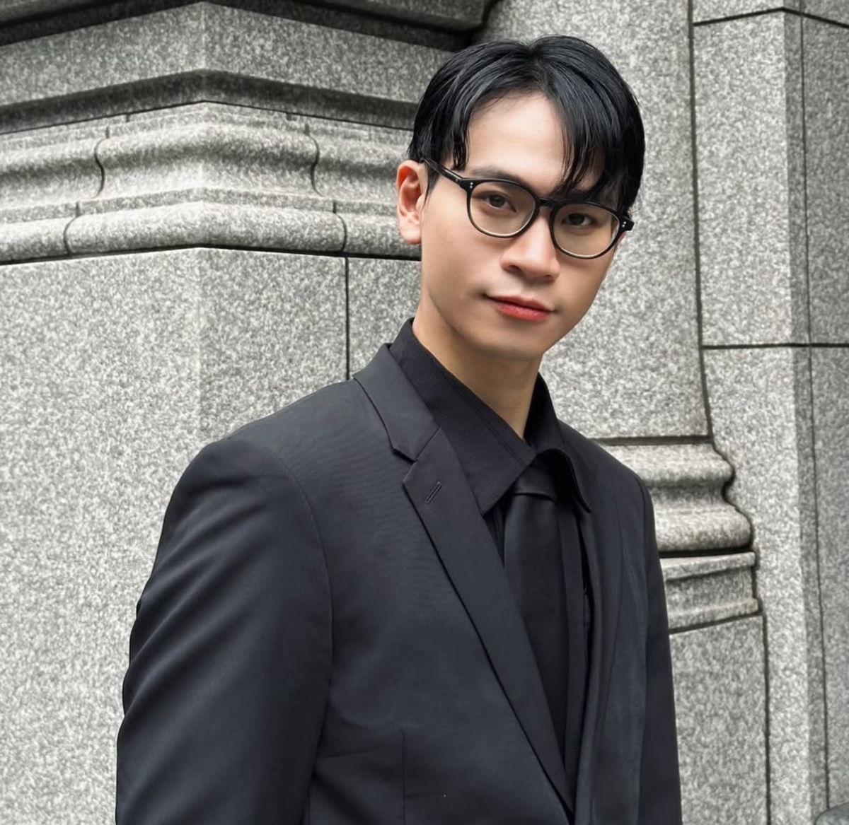 Andy日前透露頻道收益超過1億、營利全進張家個人「外幣帳戶」等，疑似涉嫌逃漏稅。昨(26)日Andy親自前往調查局北機站協助釐清金流。 圖：翻攝自Andy老師IG