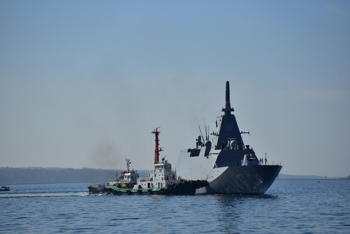 日本最上級護衛艦「能代號（FFM-3）」26日停靠菲律賓呂宋島蘇比克海軍基地。 圖：翻攝「X」@Philippine_Navy