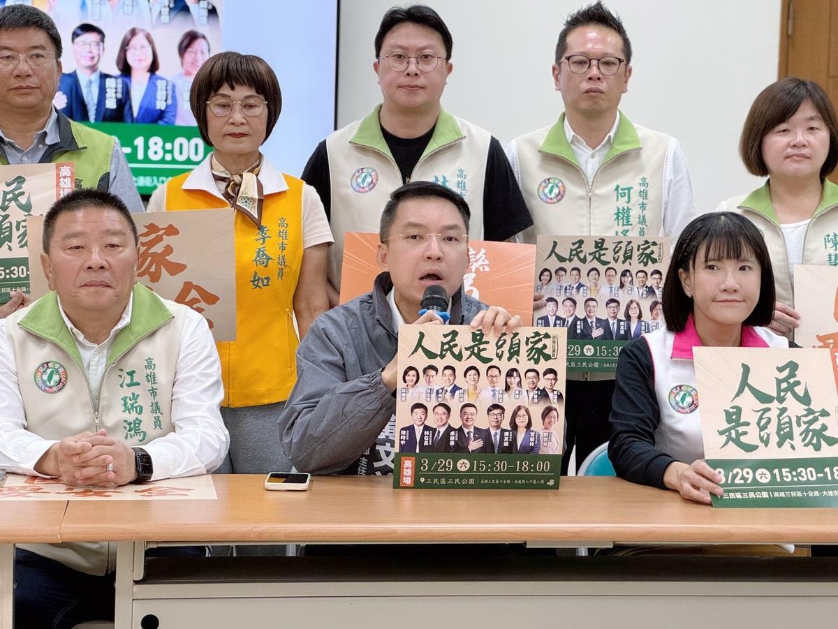 黃文益(前排中)期盼宣講不只遍地開花，還能開花結果。 圖：民進黨高雄市黨部/提供