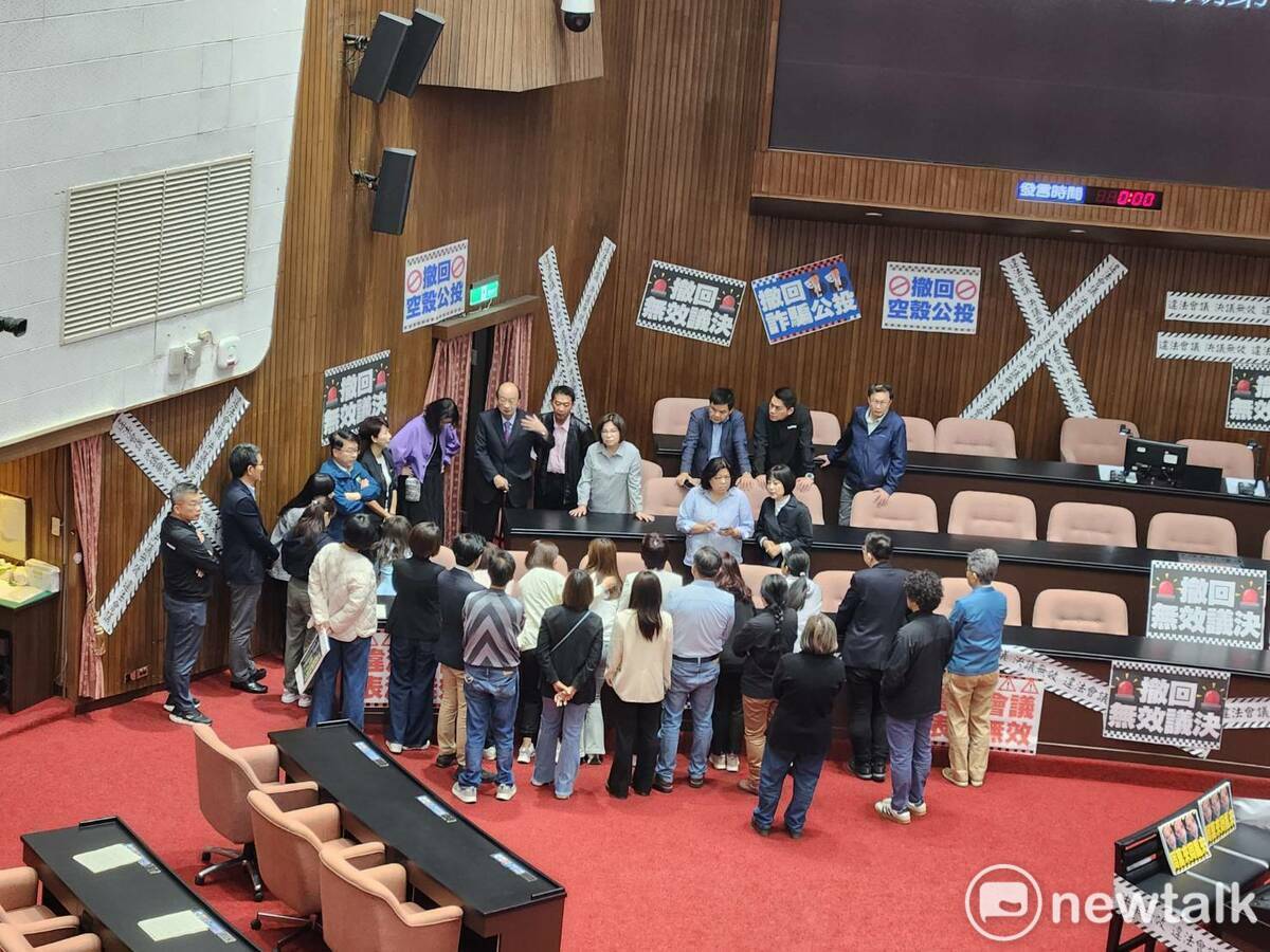 民進黨團再度佔領立法院議場。 圖：黃建豪/攝