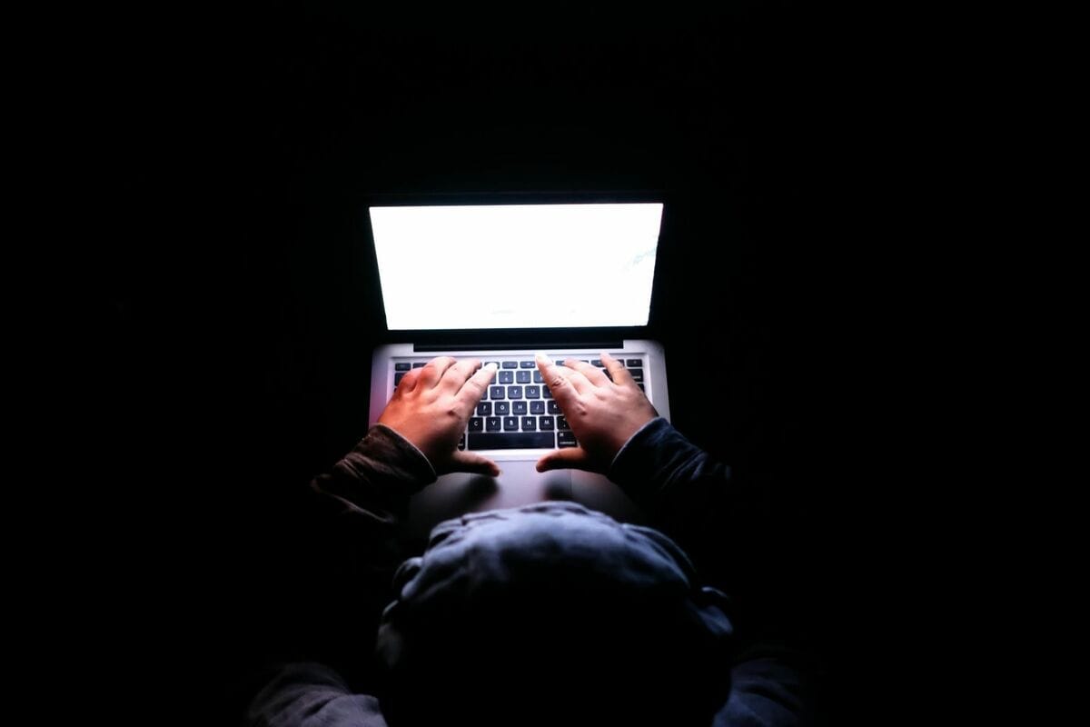 「創意私房」論壇供超過20萬部不雅影片，受害者多到不計其數。（示意圖，取自pexels）