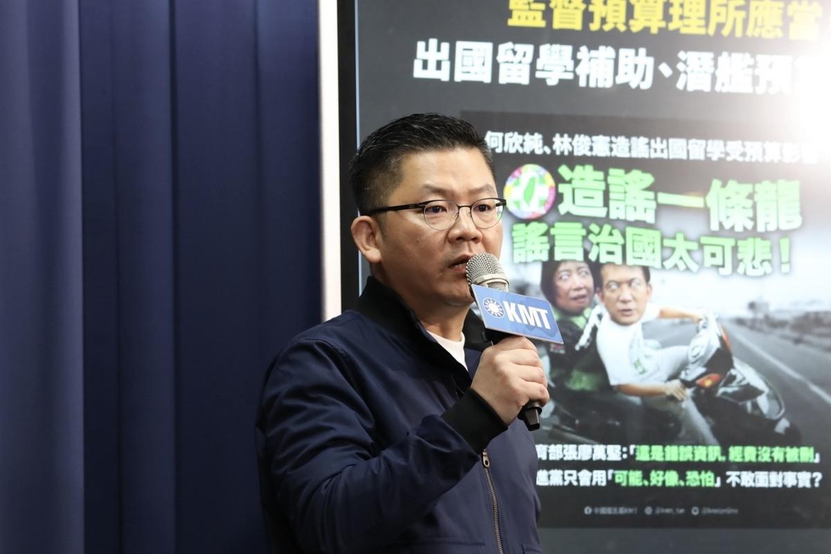 國民黨籍新北市議員黃心華說明國民黨公布的民調結果。 圖：國民黨文傳會/提供