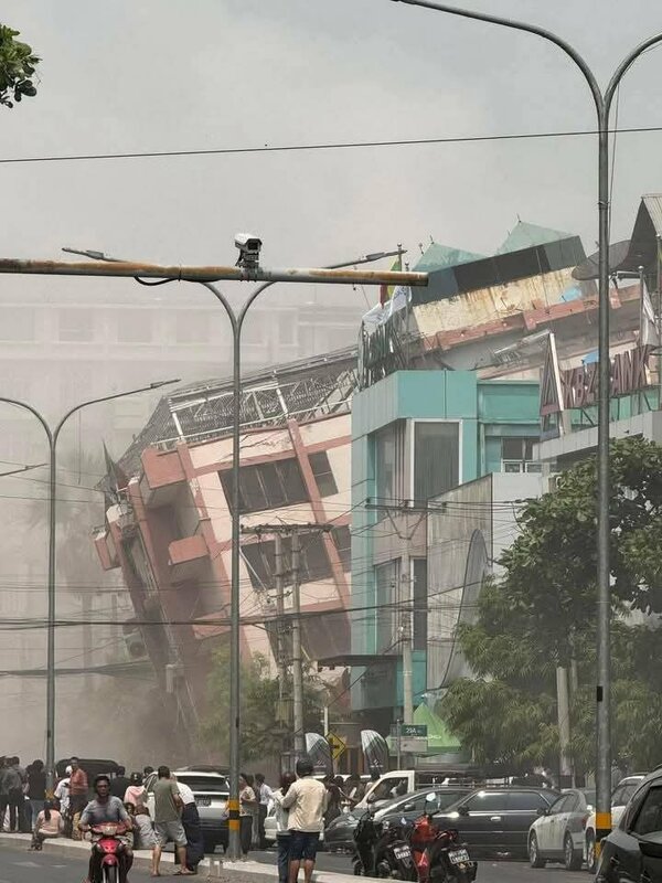 緬甸中部發生規模 7.7 強烈地震，地震導致鄰國泰國、印度和孟加拉皆有明顯震感。 圖:翻攝自X帳號@MoniFunGirl