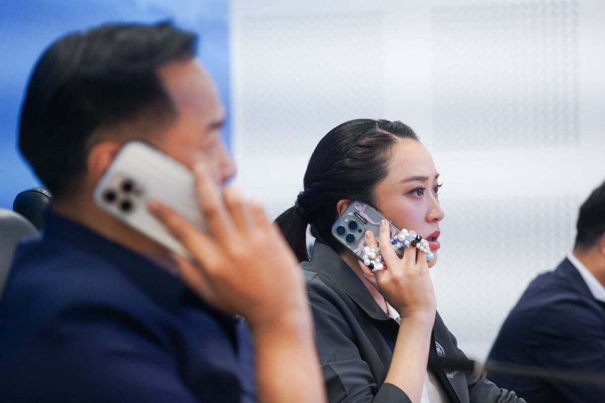 泰國總理貝東丹‧欽那瓦(中)與柬埔寨洪森的私下通話內容被曝光。(示意圖) 圖:翻攝自貝東丹臉書