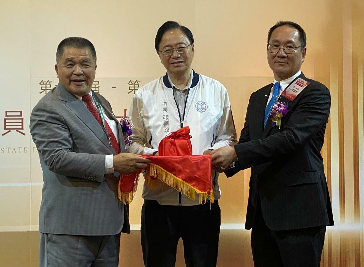 張善政表示，公會是市府與業界間不可或缺的重要橋樑，助力桃園不動產產業優化，為城市發展注入重要動能。 圖：桃園市不動產公會/提供
