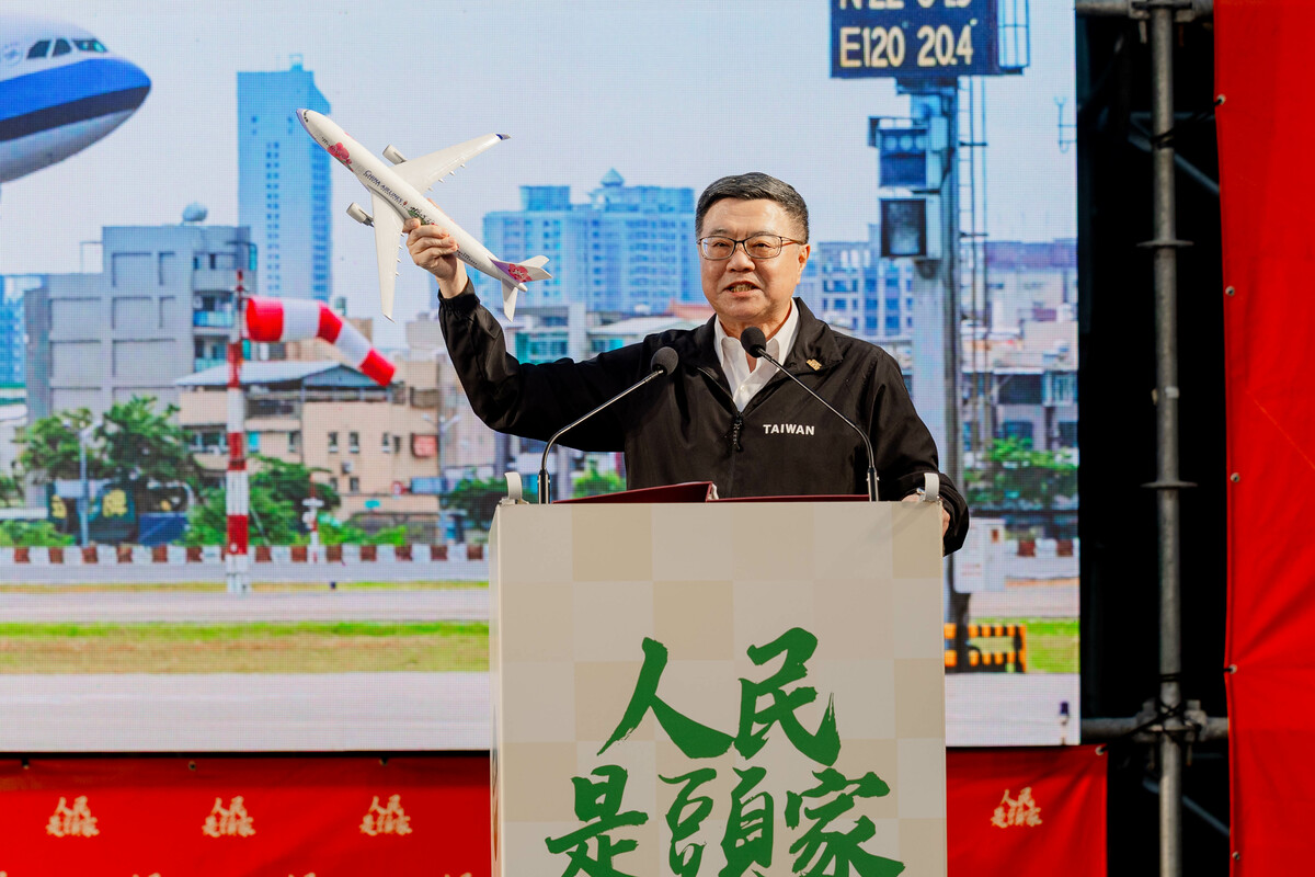 卓榮泰直言，藍白立委砍過頭還繼續砍，目的是要讓人民不安，以為政府不會做事，加深社會對立。 圖：民進黨高雄市黨部/提供