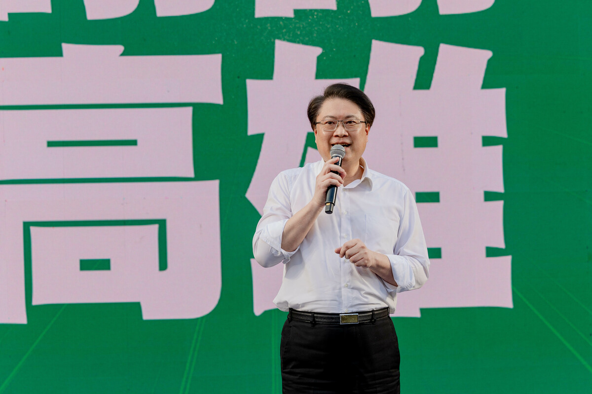 林右昌表示許多公民團體有感於國家安危勇敢站出來，推動罷免運動，展現民主精神。 圖：民進黨高雄市黨部/提供
