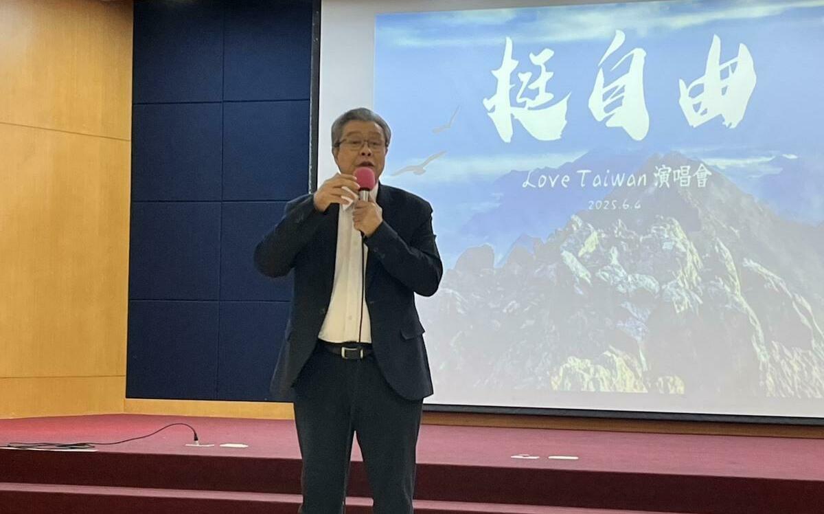 (影) 藝人赴中發展因在台沒題材？楊烈斥：講什麼屁話、違背本性會自在嗎？