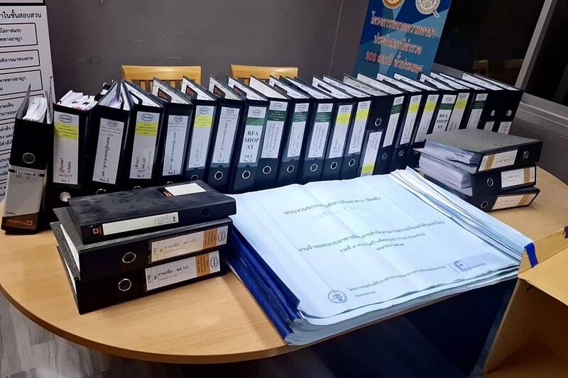 泰國警方表示，32份文件內容涉及建築承包商、工程文件、施工說明等機密。 圖：翻攝臉書