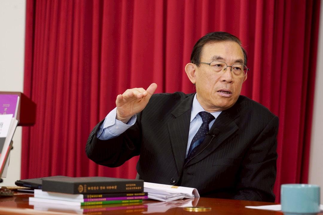 檢察總長邢泰釗今（31）日接受主持人黃光芹《CNEWS匯流新聞網》政論節目《中午來開匯》專訪。 圖：《CNEWS匯流新聞網》提供