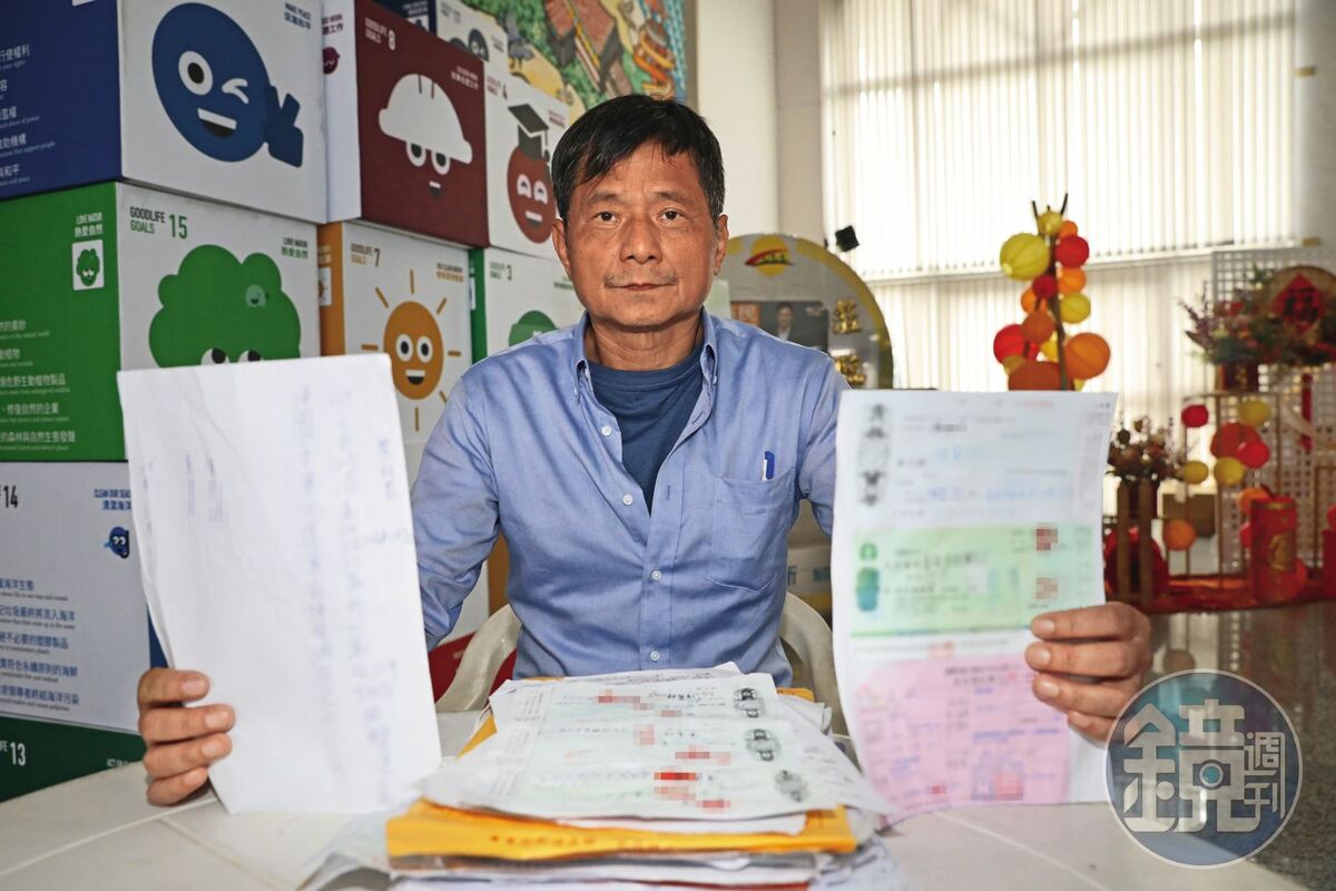 蕭先生（圖）出示相關證據，證實許母欠債不還。 圖：鏡週刊提供