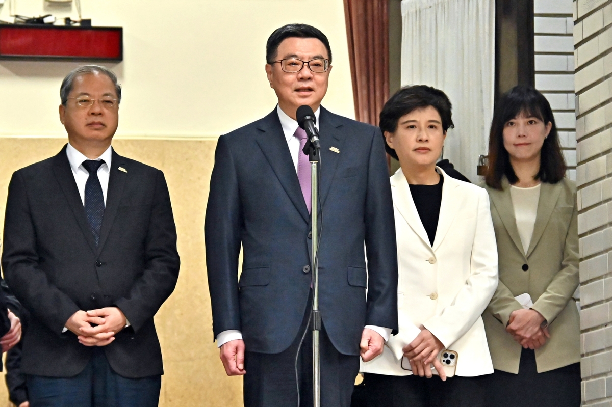 行政院長卓榮泰今（1）天持續率行政團隊赴立法院進行施政總質詢，會前接受媒體聯訪。 圖：行政院提供