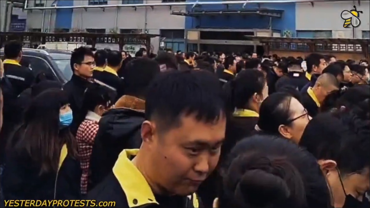上千名比亞迪無錫工廠員工於當地時間 3 月 28 、 29 兩日舉辦罷工抗議活動，要求比亞迪遵守收購時的承諾，或提供合理的賠償允許他們離職。 圖：擷取自 @YesterdayBigcat X 分享影片