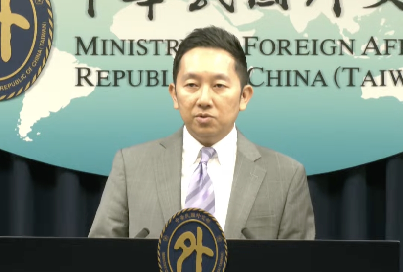 外交部亞西及非洲司副司長陳詠博說明目前我南非駐處正常營運。 圖：林昀真/翻攝