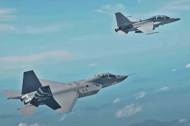 韓國的FA-50(前)與KF-21戰機。 圖 : 翻攝自南海的波濤
