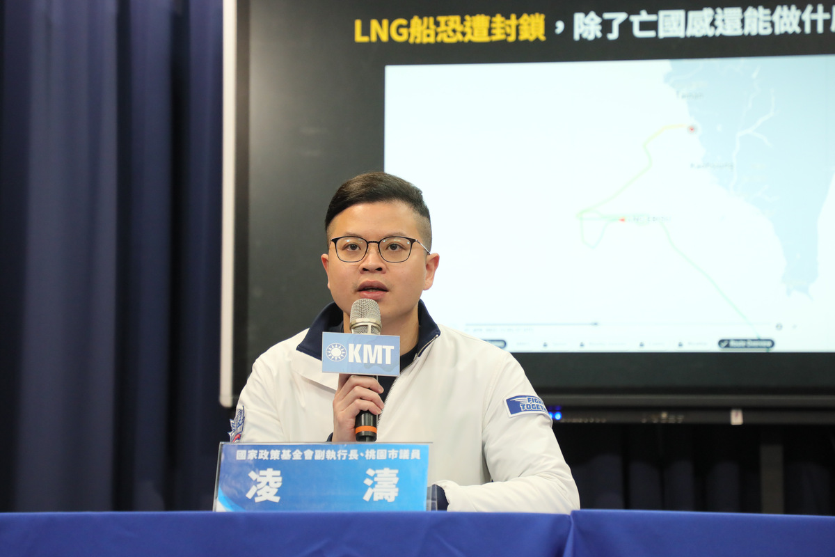 桃園市議員凌濤批評民進黨團總召柯建銘擋台灣的能源政策，是否也受到共諜滲透。 圖：國民黨文傳會/提供