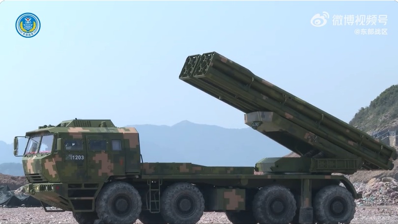 解放軍東部戰區「雷霆滾滾斬獨道」宣傳影片，使用號稱作戰範圍達600公里的PHL-191箱式火箭炮。 圖：翻攝「微博視頻號」@東部戰區