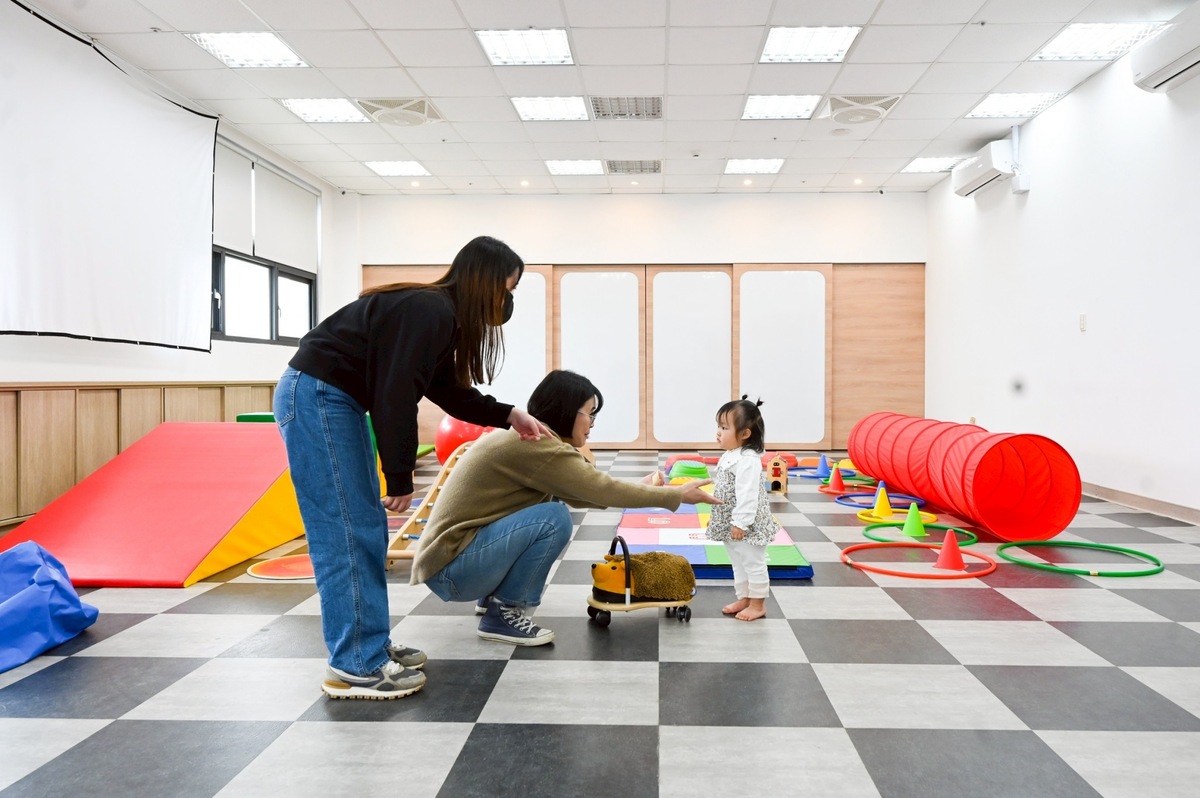 桃園市婦幼衛生所未來將整合衛生與社政資源，為發展遲緩兒童及其家庭提供更完善的服務。 圖：桃園市政府/提供