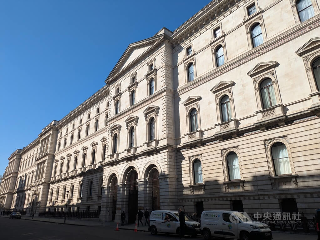 中國連續兩天在台灣周邊舉行大規模軍演，英國外交部2日晚間發布聲明對此表示關切，指出台灣海峽的和平穩定對全球繁榮至關重要。圖為英國外交部。 (中央社)