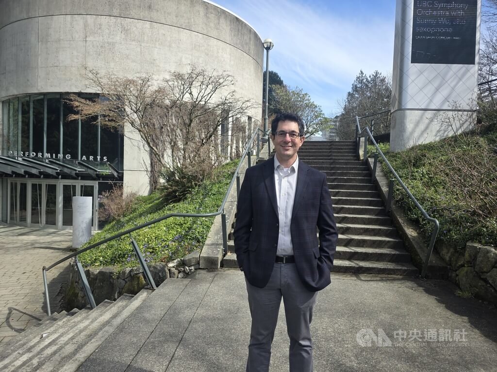 加拿大英屬哥倫比亞大學政治系講師普雷斯特表示，關稅是加拿大的危機，也是一個轉機，因為加美關係出現本質性的改變，會打破一些固有的思維和制度。中央社記者程愛芬溫哥華攝  114年4月3日