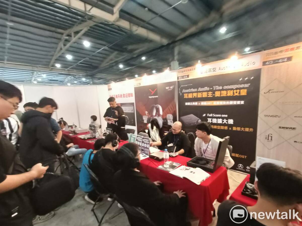 現場還有耳機大展。 圖：唐復年/攝