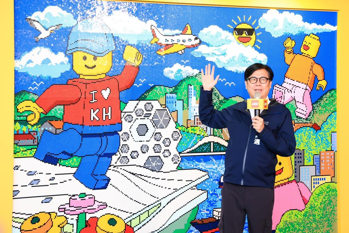 偏校孩子以樂高顆粒組合的版圖，拼接成充滿色彩與故事的創作。 圖：高雄市教育局/提供