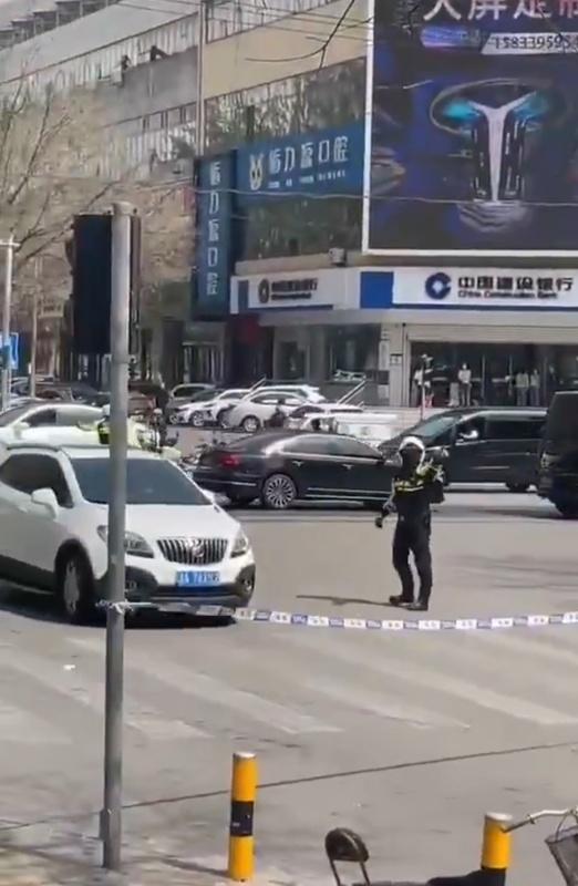 河北石家莊空中花園 3 日發生爆炸。起因是業主被務業欺負後，裝了一滿車雷管炸藥爆把物業公司給炸了。 圖：翻攝自羅翔 X 帳號