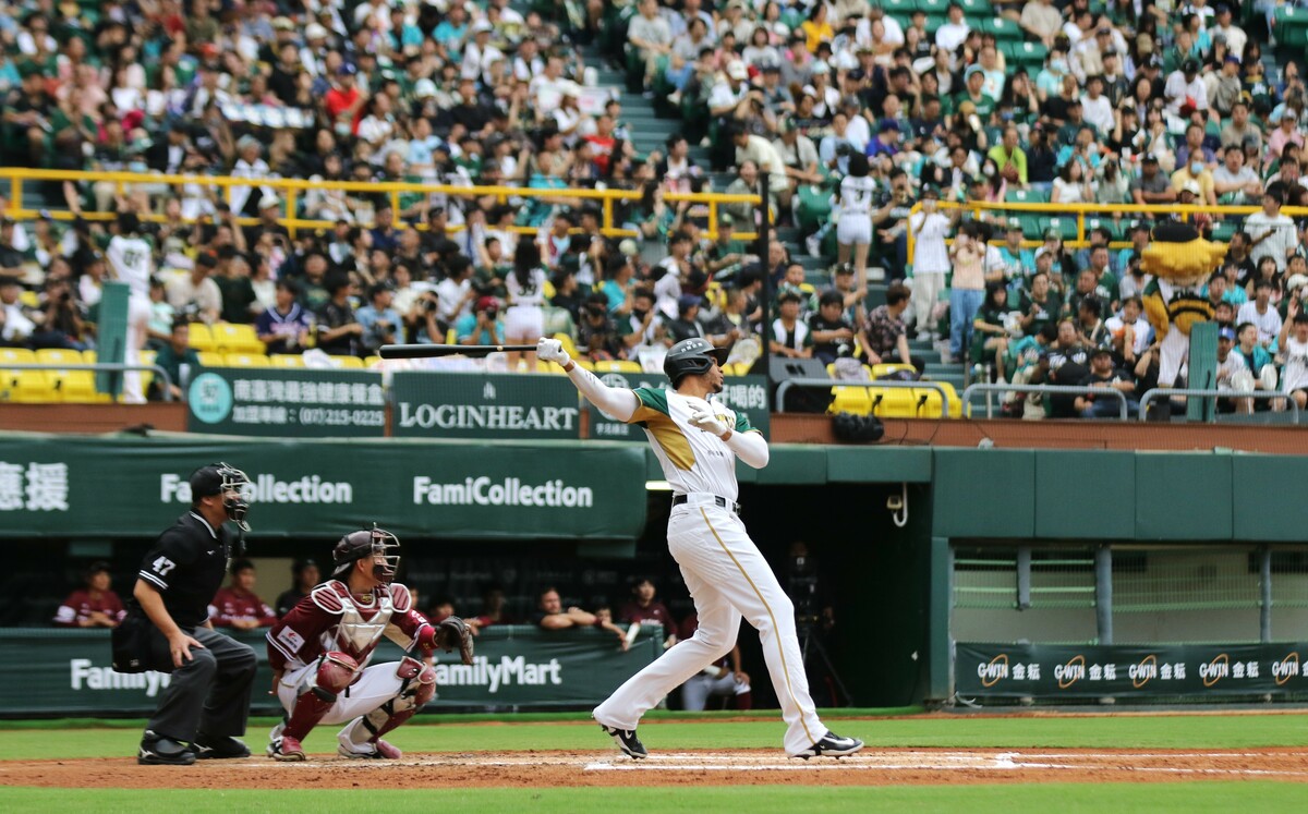 台鋼雄鷹終場以4:3奪下今年球季首勝。 圖：高雄市運發局/提供
