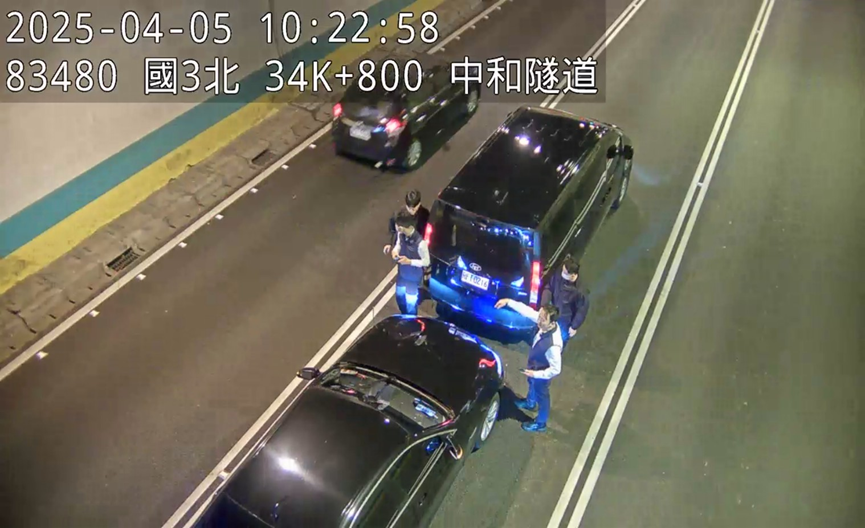 國3北向34.8公里處2輛小客車追撞事，造成車輛回堵1公里。 圖：高公局／提供
