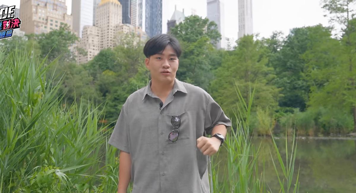 公園對決奢華公園」的影片，內容提及若台股回跌，公園將成為避風港。 圖：翻攝自 Joeman 頻道