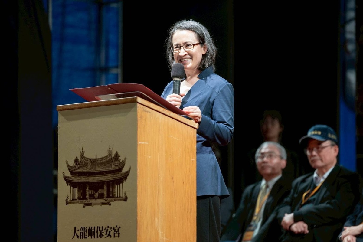 蕭美琴今(5)晚出席保生文化祭開鑼式，針對潤餅發文惹爭議，特別致歉說明。 圖:翻攝自蕭美琴 Bi-khim Hsiao臉書