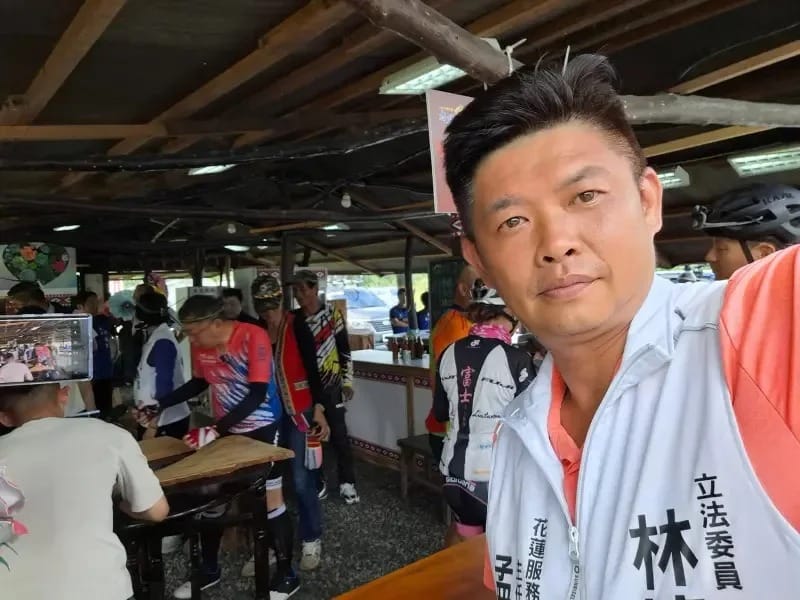 民眾黨不分區立委林憶君花蓮服務處前主任孟憲法因違停被開單還嗆警，民眾黨中評會決議，將孟憲法停權1年。 圖：翻攝孟憲法臉書