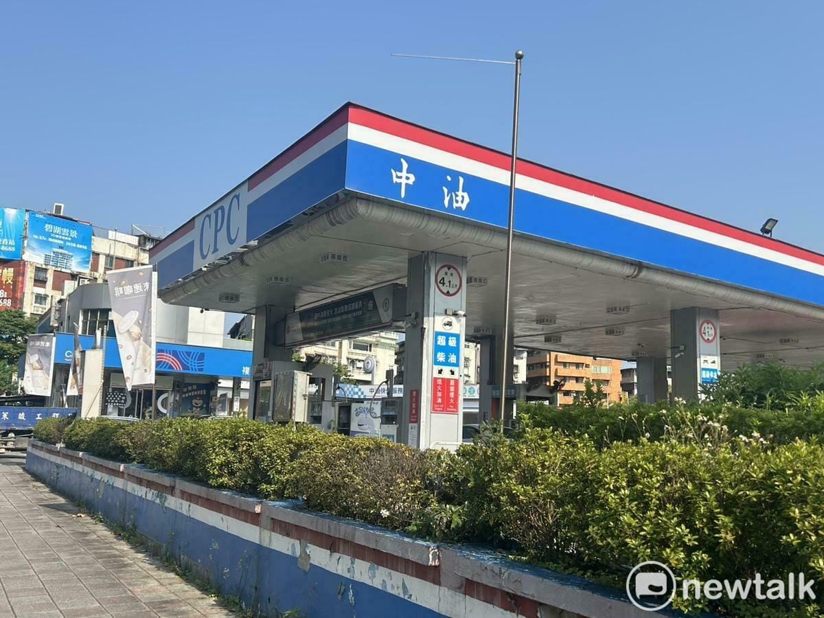 台灣中油公司自明(16)日凌晨零時起汽油價格不調整、柴油價格調漲0.3元。 圖：林岑韋／攝（資料照）
