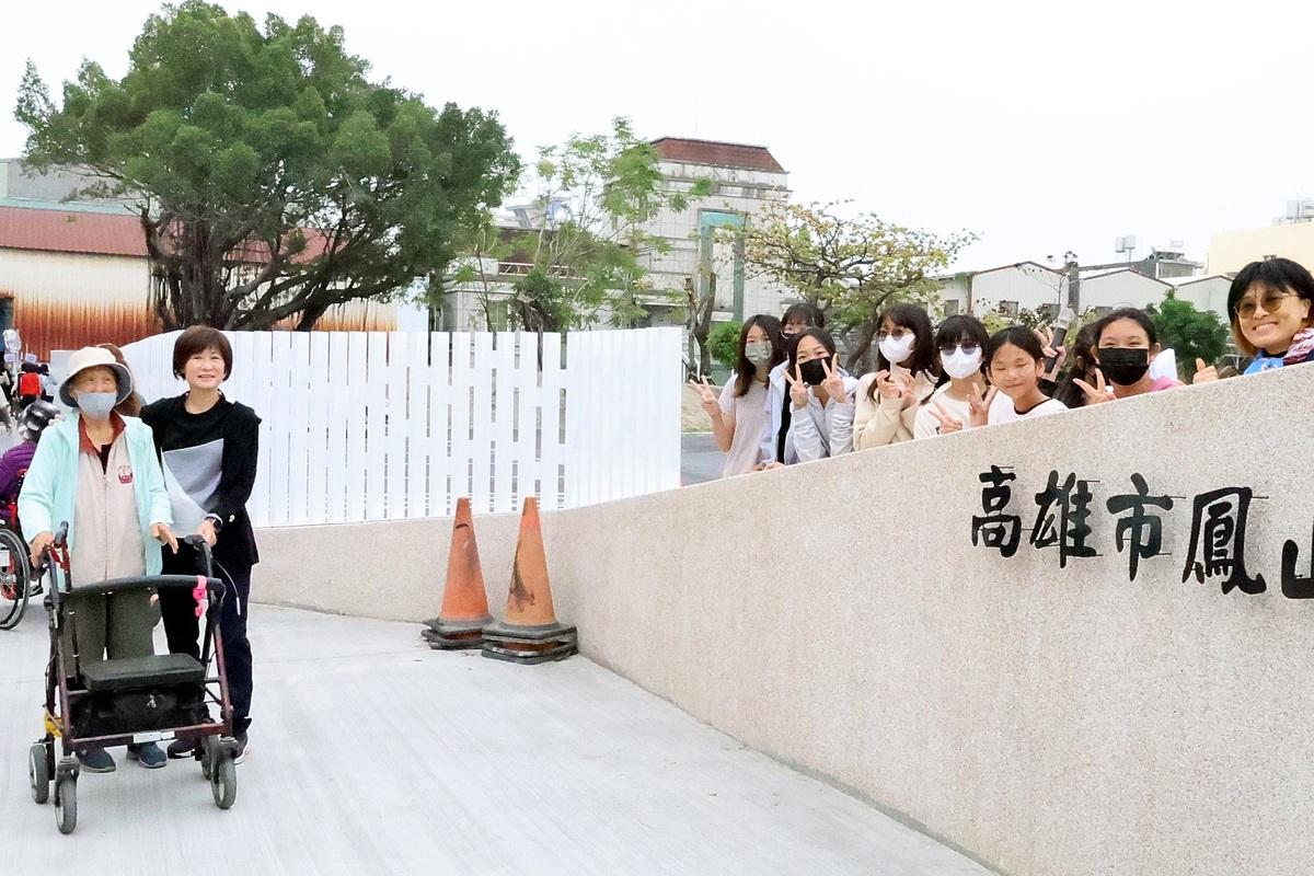 文山國小透過環境美化與步道完善設計，營造更友善的行人空間。 圖：高雄市教育局/提供