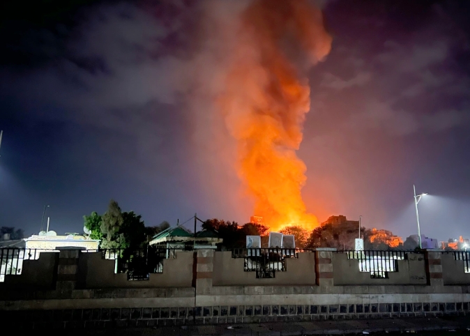 美軍對葉門首都沙那一處目標實施空襲，造成 4 人死亡、16 人受傷。 圖 : 翻攝自新華社