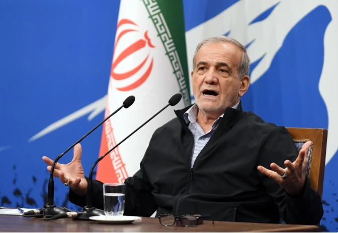 伊朗總統裴澤斯基安（Masoud Pezeshkian）可能已向最高領袖哈梅內伊提交辭呈。 圖 : 翻攝自新華社