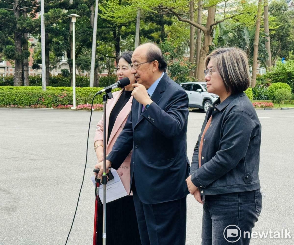 美國總統川普對台祭出32%對等關稅，台股今（7）天創下有史以來最大跌幅。行政院長卓榮泰下午邀請立法院國民黨團、民眾黨團和民進黨團三長共商國是，民進黨團總召柯建銘會後受訪。 圖：謝莉慧/攝