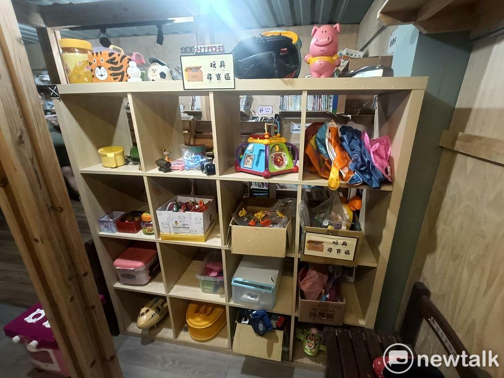 免費商店物品都是回收再利用，兼具環保概念。 圖：唐復年/攝
