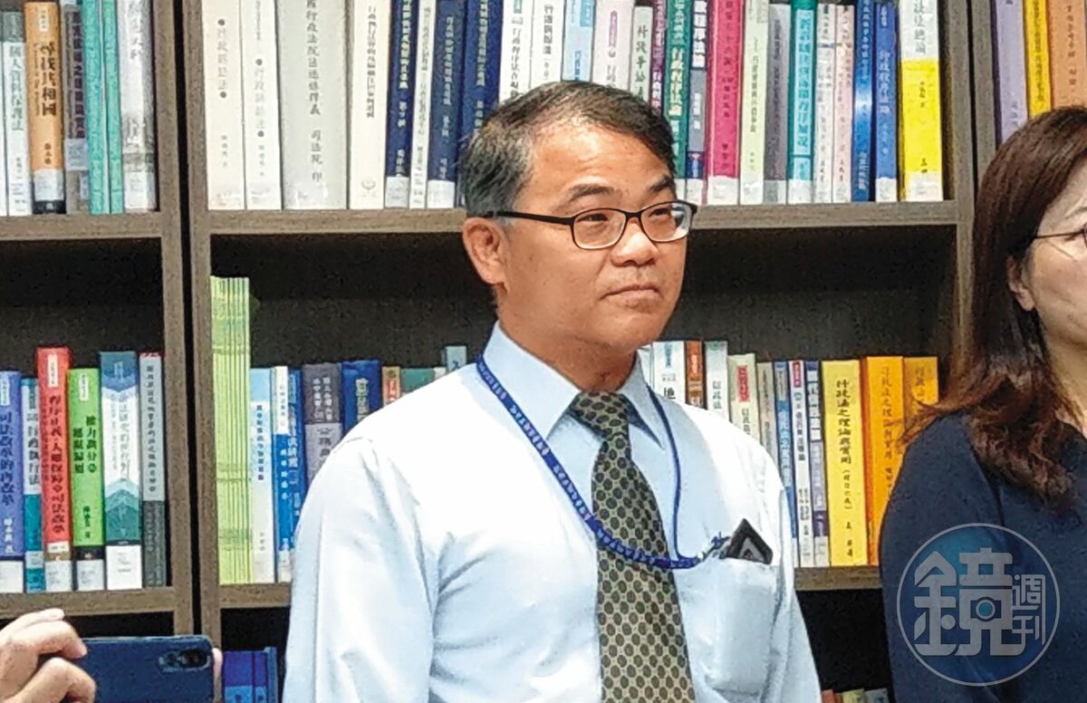 高院法官陳勇松（圖）曾是國安密帳案關鍵被告劉冠軍的委任律師，劉冠軍當年已偷渡出境，陳竟還替他申請提前退伍，製造人仍在台灣假象。
