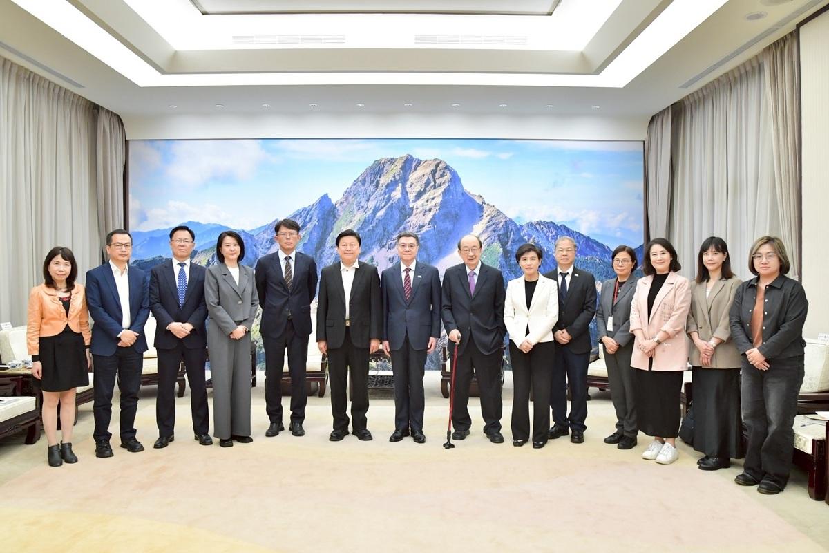 行政院長卓榮泰昨日與立法院朝野黨團代表共同針對美國關稅政策議題會商。 圖：行政院提供