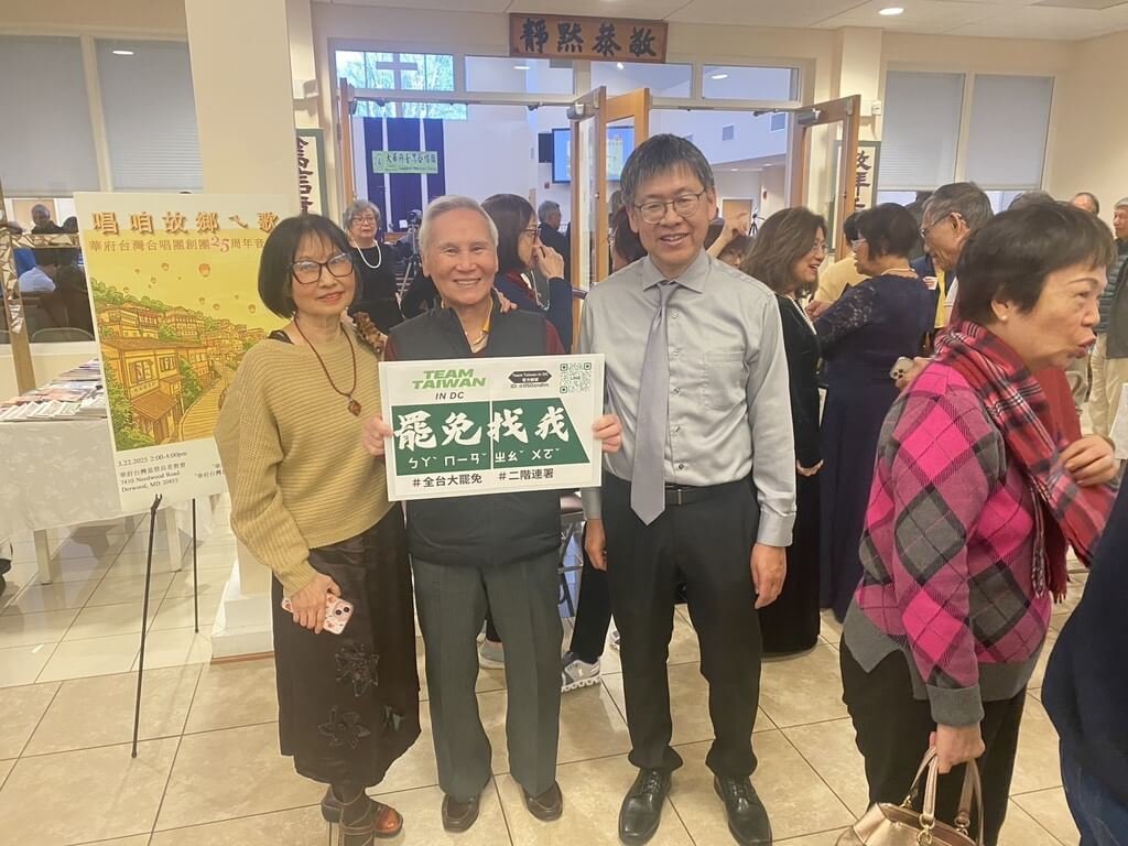 大罷免二階連署倒數，華盛頓特區、馬里蘭州及維吉尼亞州的台僑3月中起趁工作空檔充當連署書收件站志工，從提供紙本、填寫教學到現場彌封等全包。 圖：中央社（讀者提供）