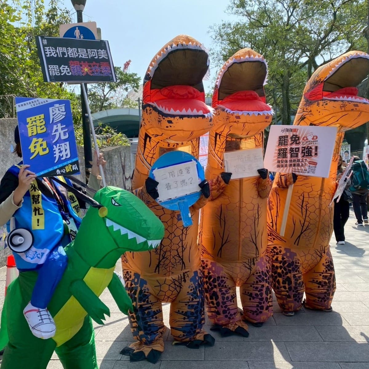 罷團在清明連假發揮創意拚二階連署。 圖：取自「大安強強滾 - 罷免羅智強」臉書（資料照）