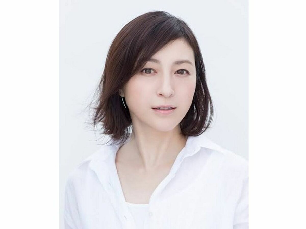 廣末涼子攻擊護理師被捕，遭警察問話嘶吼大叫！行為異常焦躁。（翻自X平台）