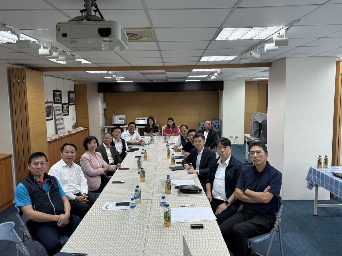 何欣純走訪台灣手工具工業同業公會聽取心聲。 圖：何欣純服務處/提供