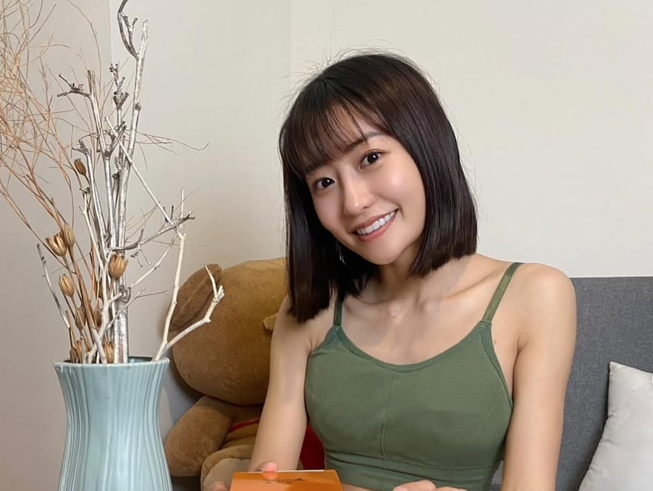 王妡過去曾是富邦啦啦隊FUBON ANGELS的成員，因亮麗的外表及出色的舞蹈獲得不少粉絲，IG累積4.2萬粉絲追蹤。 圖：翻攝自王妡IG