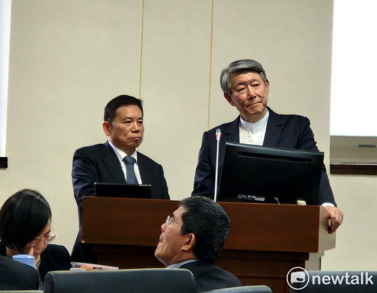 經濟部長郭智輝（圖右）及國發會主委劉鏡清（圖左）於立法院備詢。 圖：黃建豪/攝